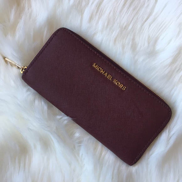 Michael Kors Accessories - Jet Set Wallet